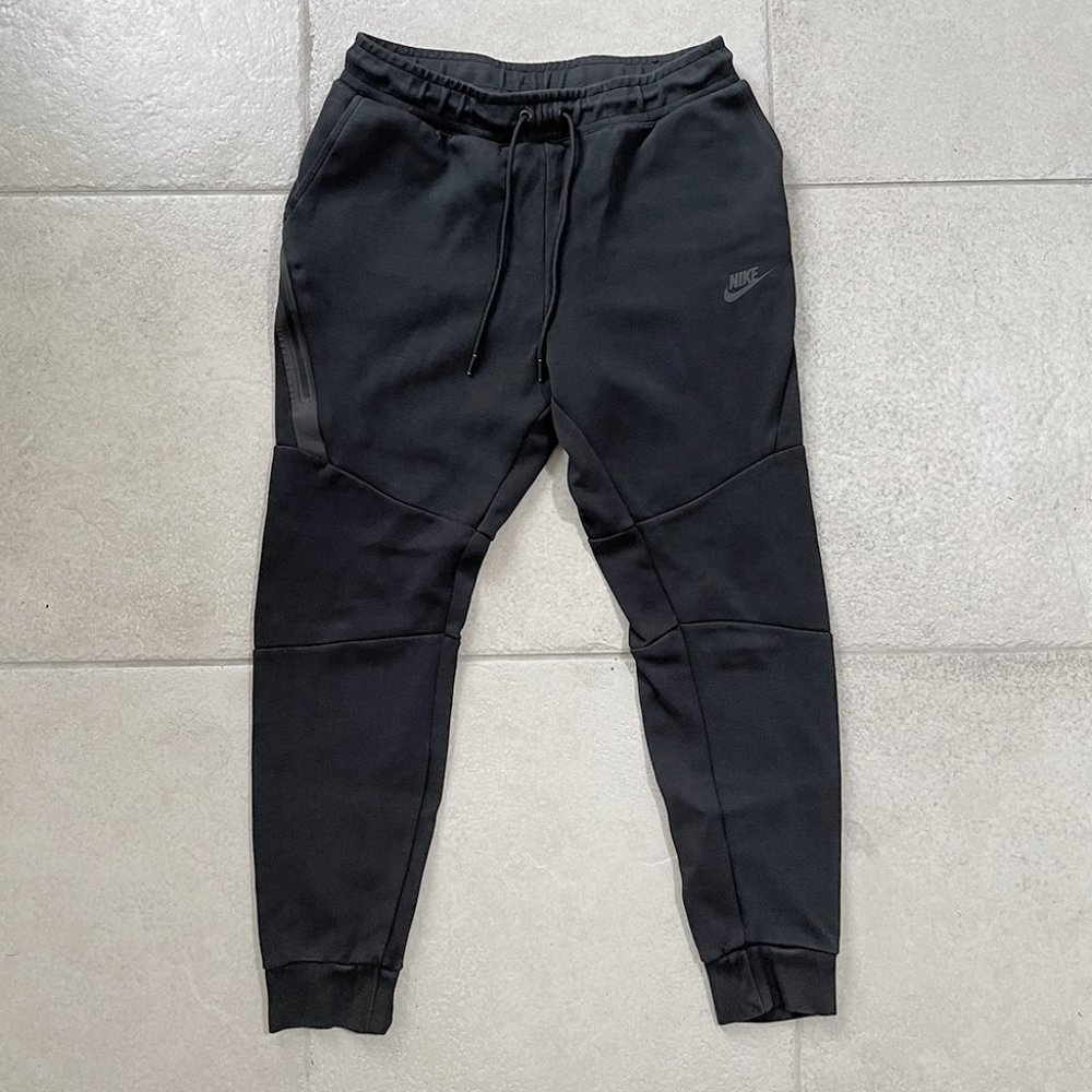 NIKE - Tech fleece sweatpants - Black (Medium)